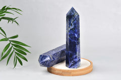 AMOYSTONE hexagonal base wand concentrates energy for reflection.