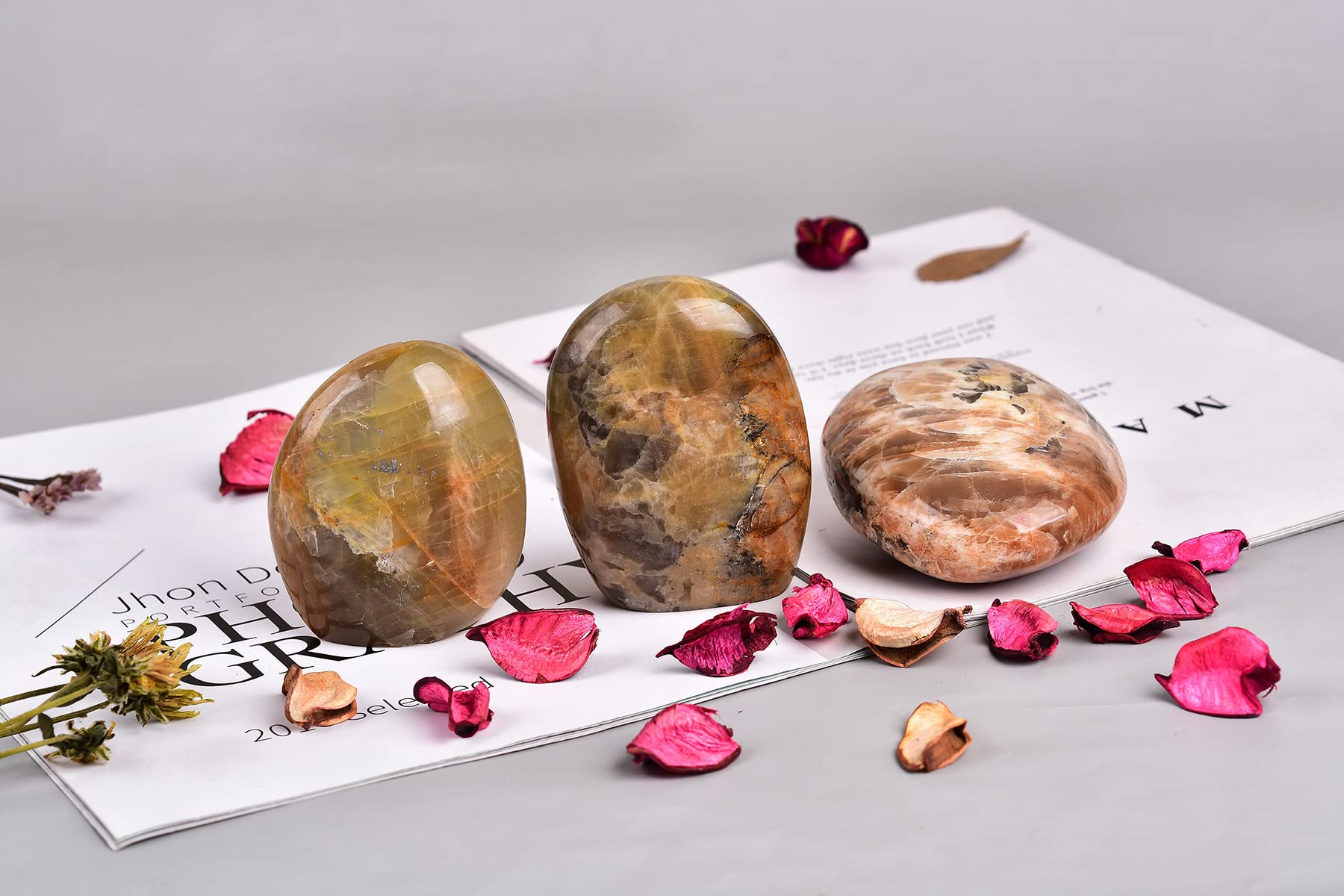 AMOYSTONE Natural mineral slab texture reveals unique imperfections and natural variation.