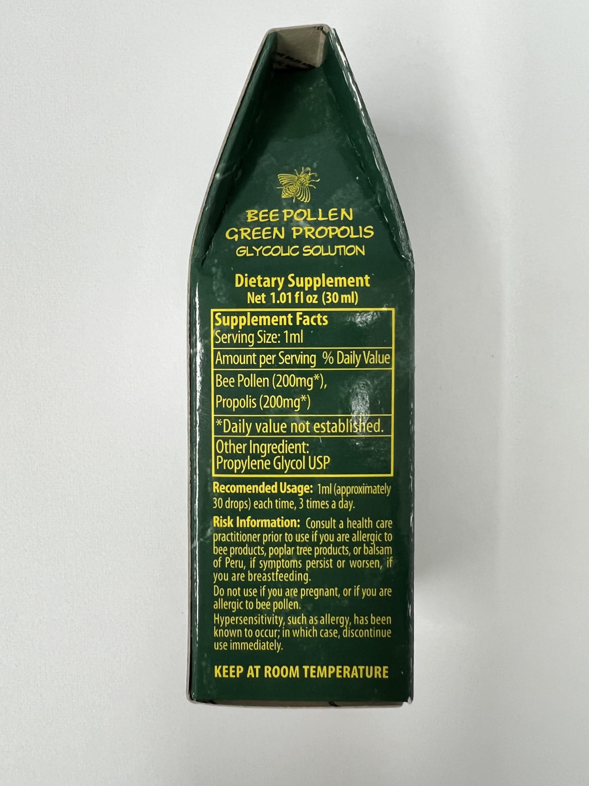 Apiario Silvestre drops dispensing into water for easy intake
