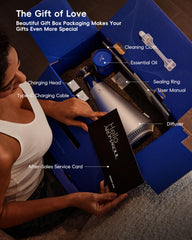 AROMASOUL diffuser shown in a living room setup illustrating large-room coverage.