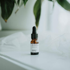 AromaTech Oud Saphir nebulizer diffuser emitting complex amber and sandalwood.