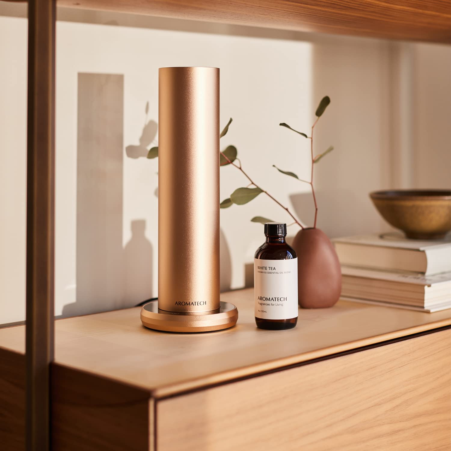 Aromatech White Tea diffuser scene in a room with hotel-like calm.