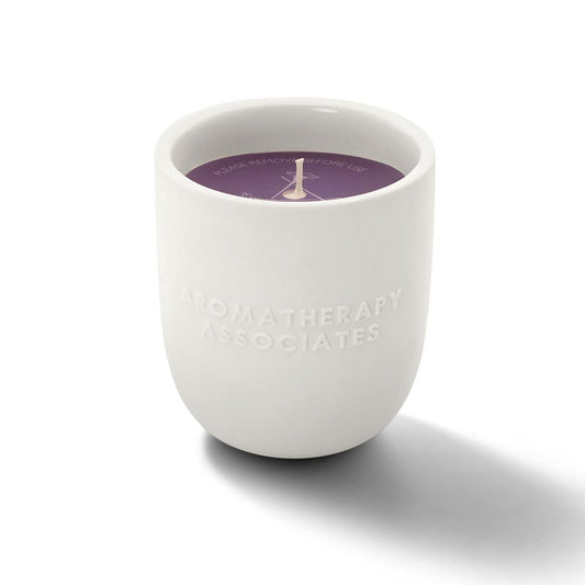 De-Stress candle with frankincense oils to support a focused mood.