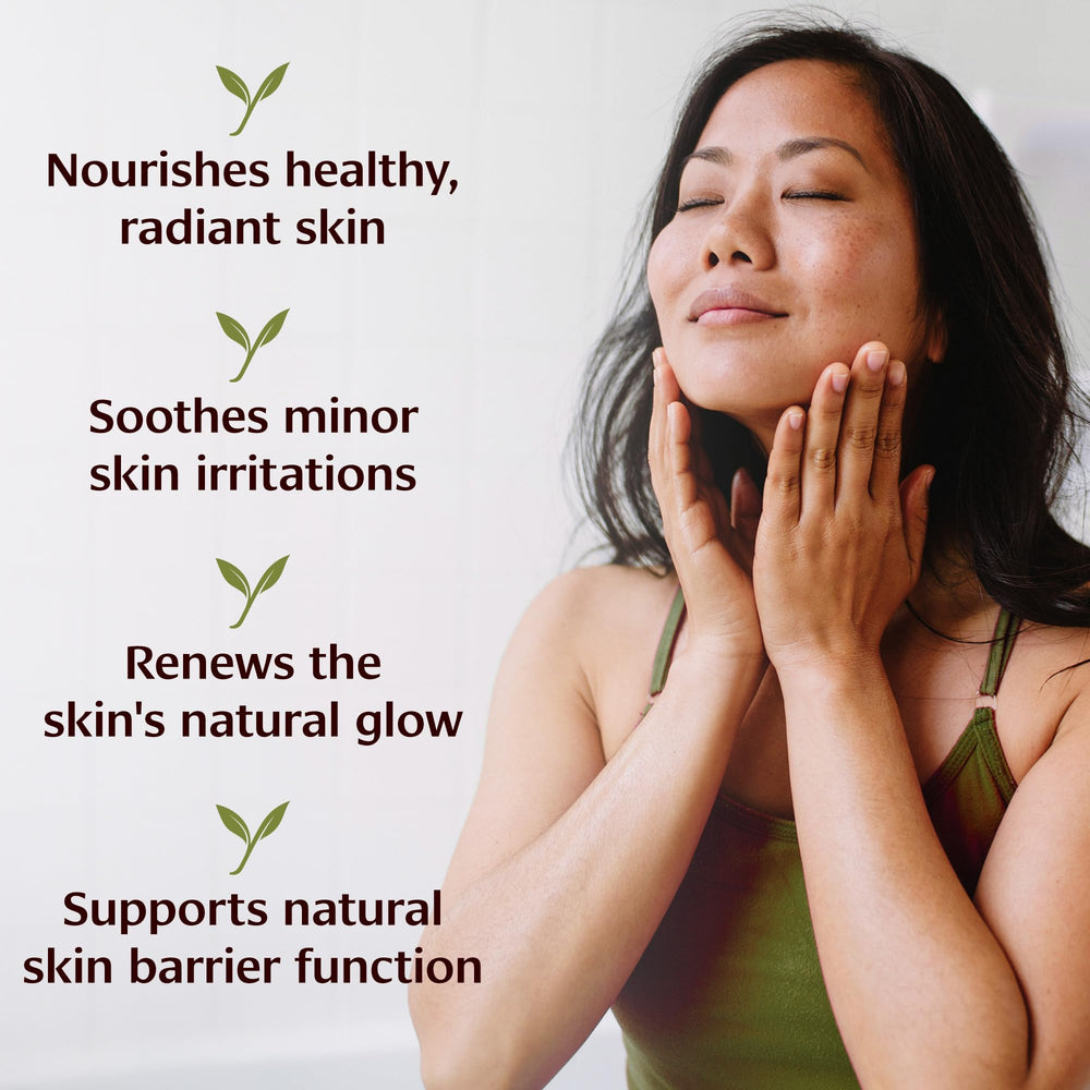 Banyan Botanicals Neem Oil pour shows smooth texture for massage.