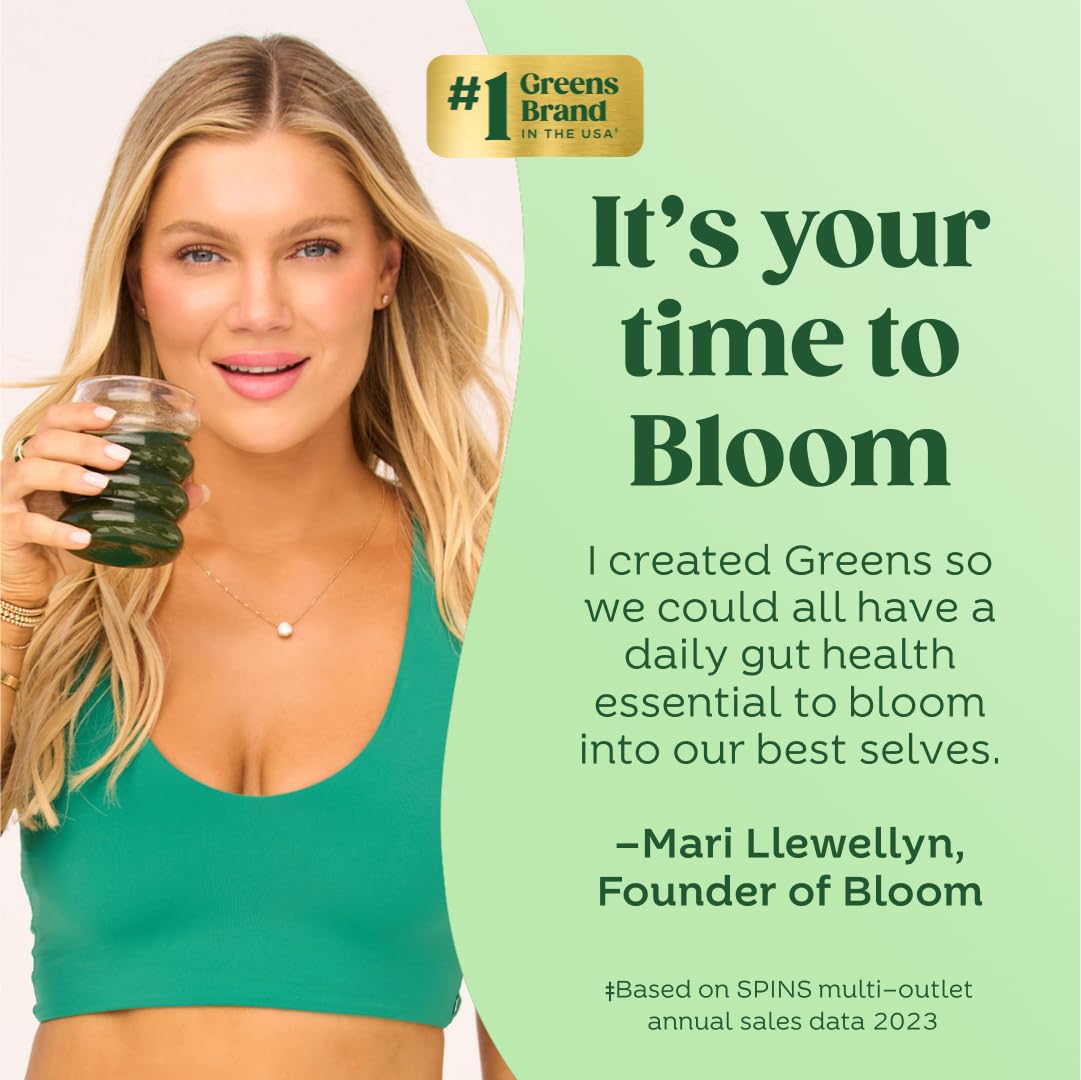 Smoothie bowl topped with Bloom Greens powder