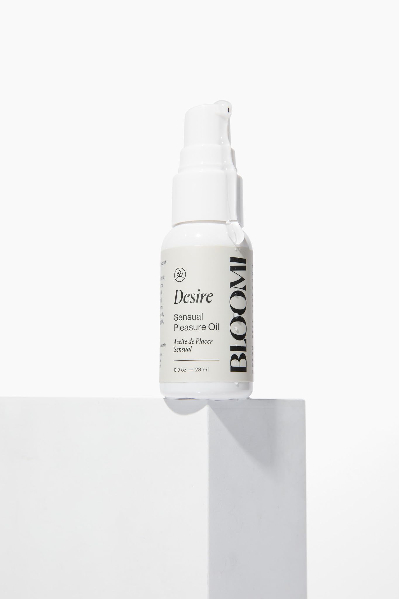 Bloomi Desire Body Oil texture—non-greasy feel provides lasting moisture.