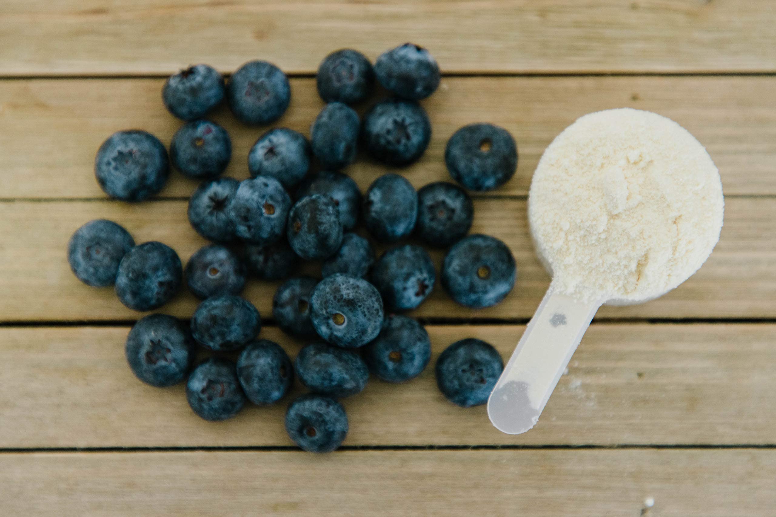 Brain Bean Brain-Immune serving-spoon scene emphasizes convenient daily dosage.