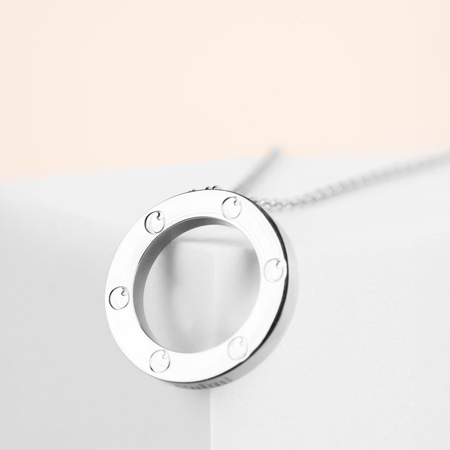 CALMI lightweight pendant about 5.5 g designed for effortless wear.