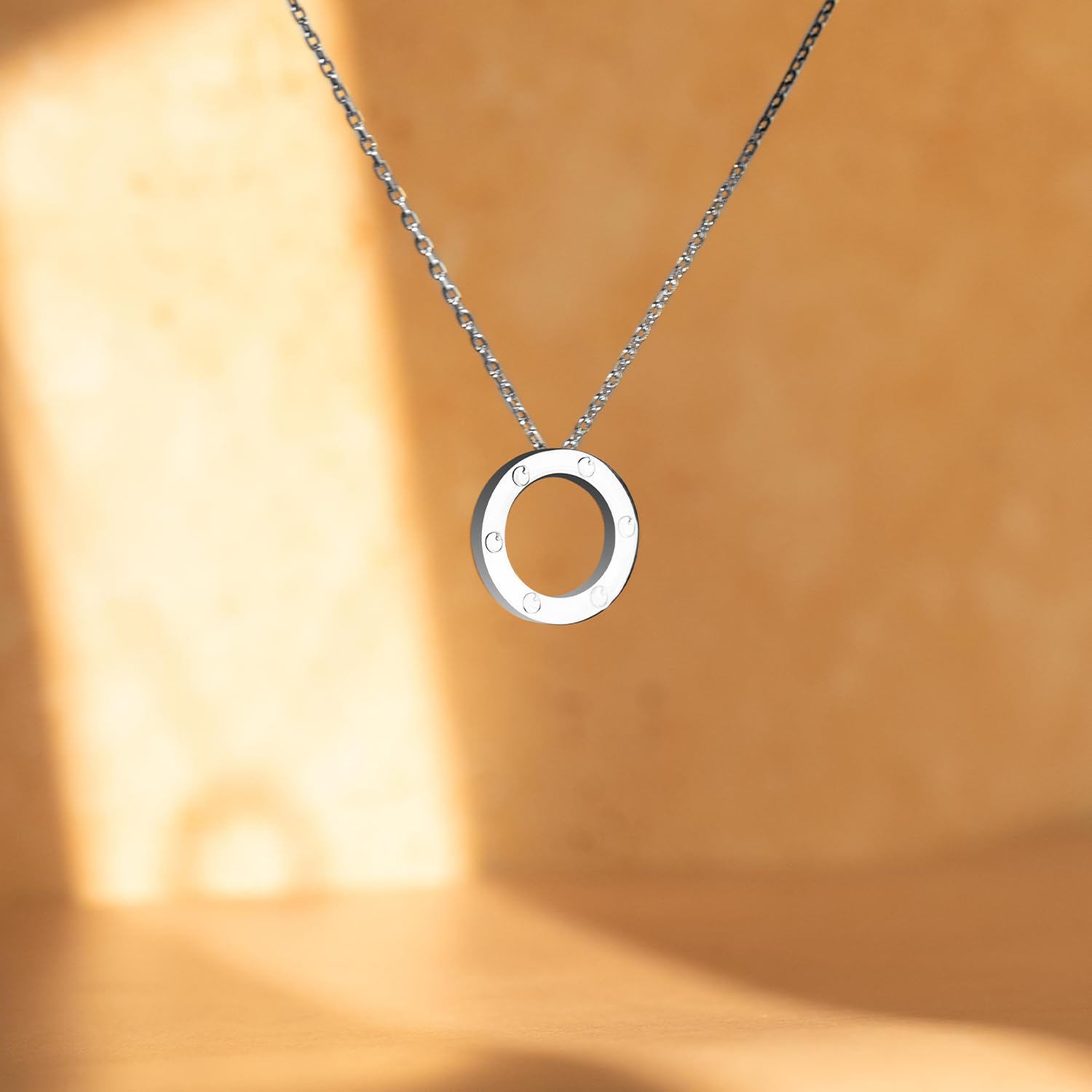 CALMI water-resistant stainless steel construction suited for everyday activities and travel.