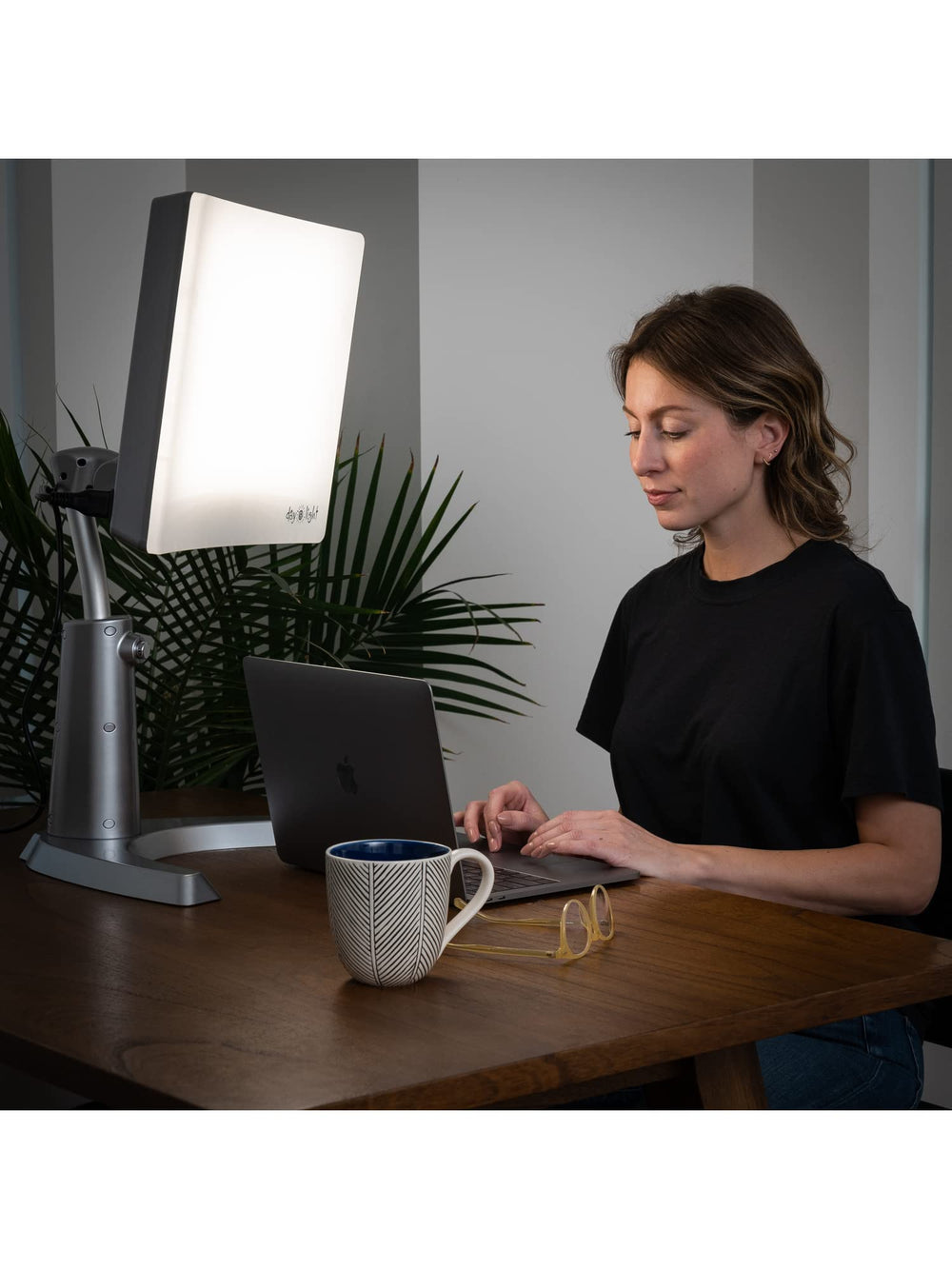 Carex Day-Light glare-free screen reduces eye strain during use.