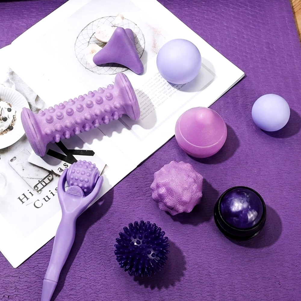 Ceenna point ball supports precise myofascial release for focused relief.