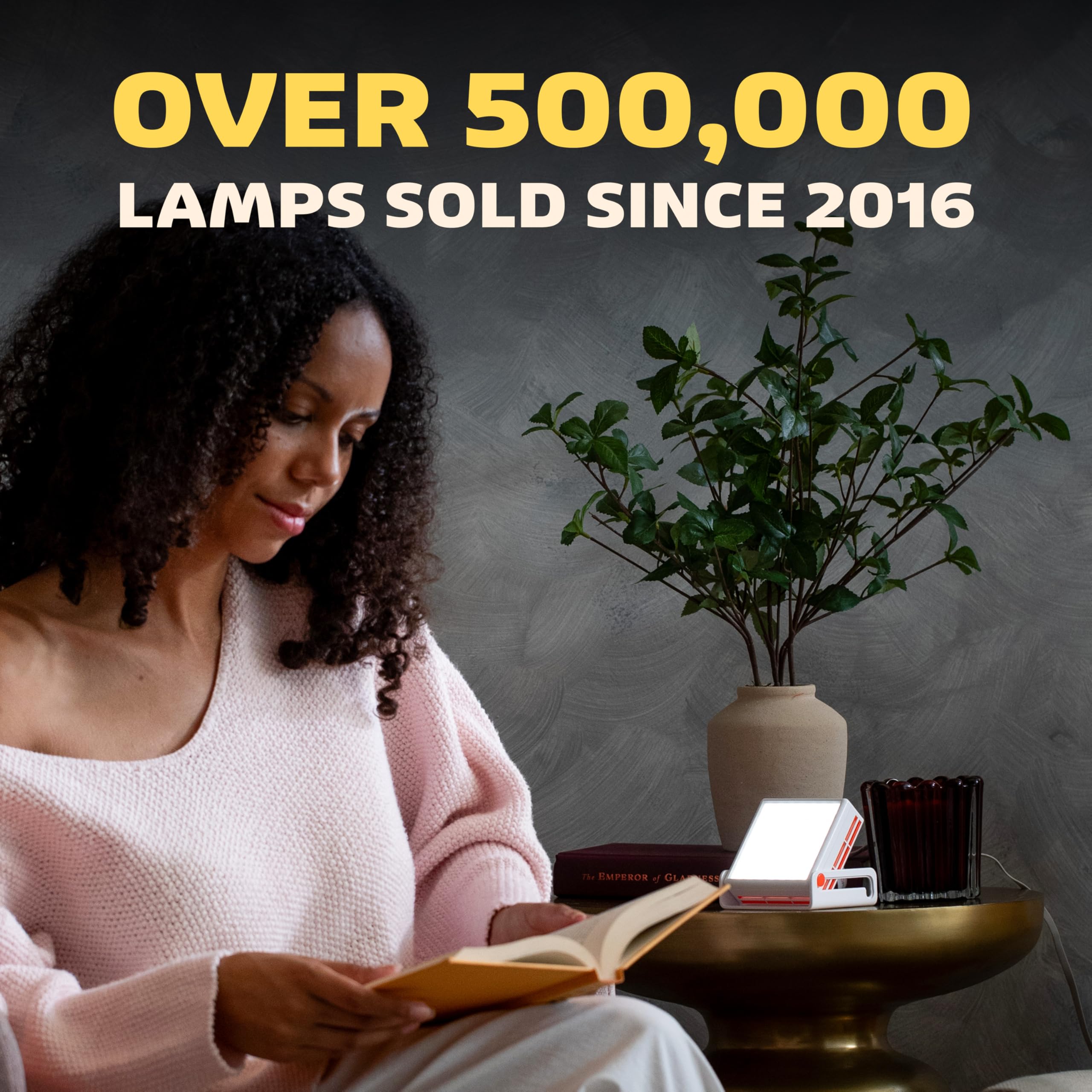 Circadian Optics Lampu 10,000 lux brightness supports strong daytime illumination.
