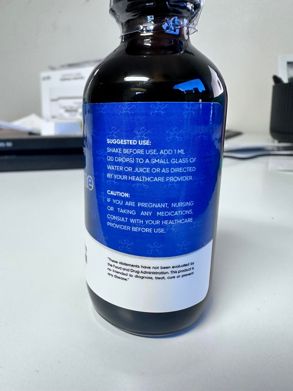 COMPASS LABORATORY Methylene Blue cap—easy-to-use cap for quick access.