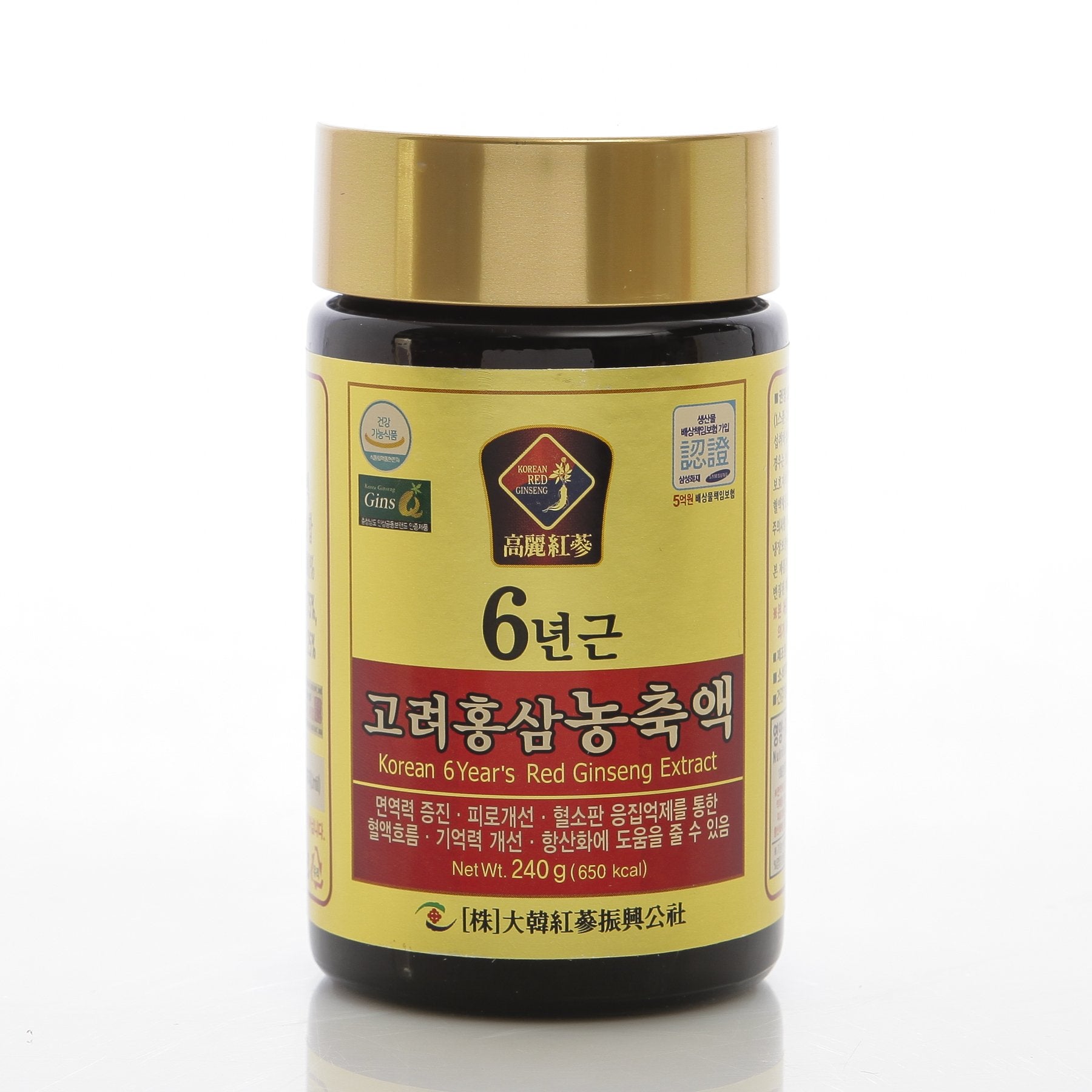 Dae Han Red Ginseng 6-Year Extract pouring into water for quick mixing.