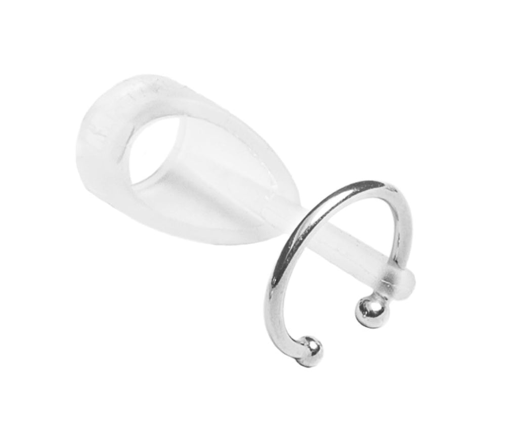 Deafmetal retention cuff silver on the ear offers secure support for hearing aids during activity.