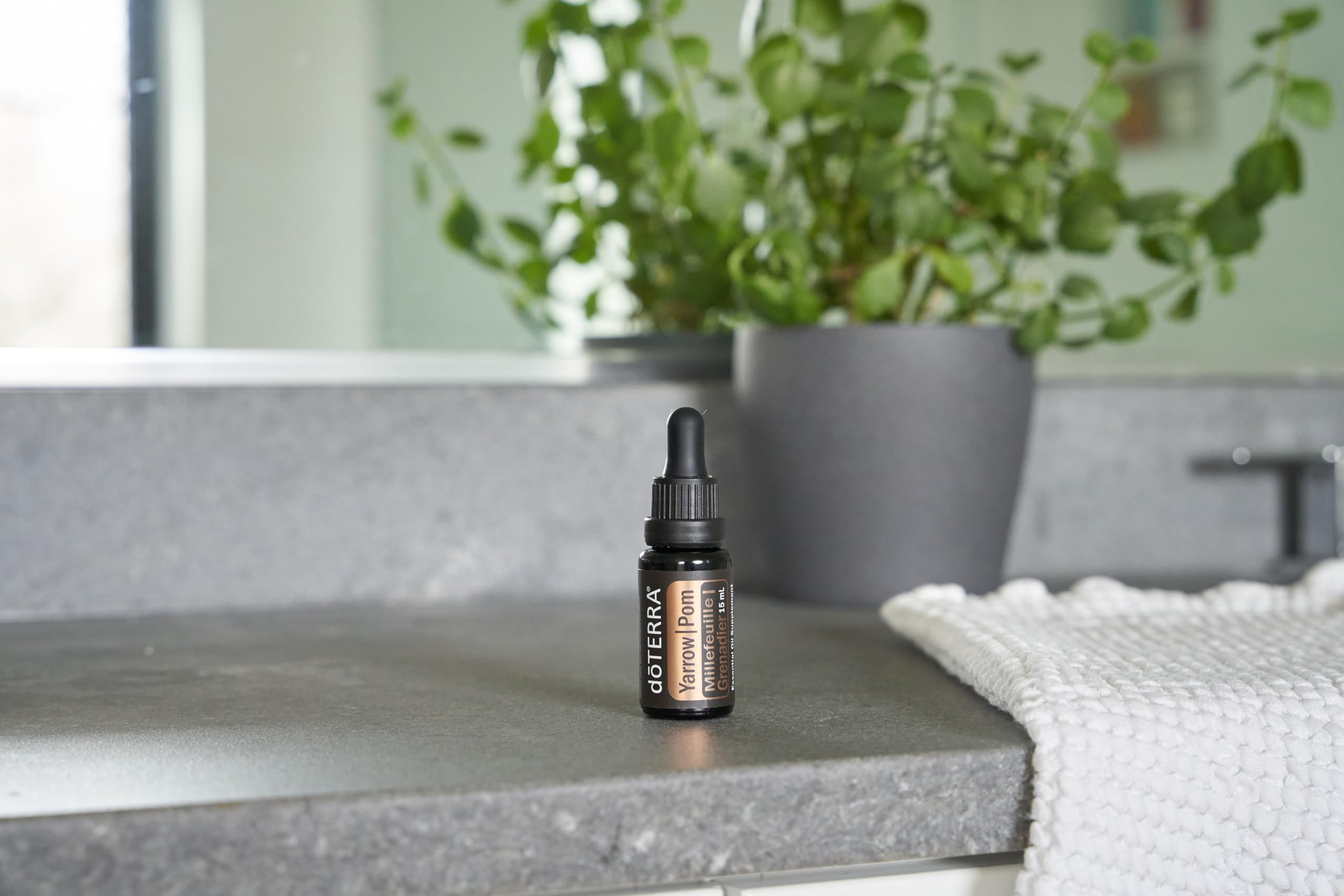 doTERRA Yarrow|Pom bottle pour demonstrates easy topical application and fast absorption.