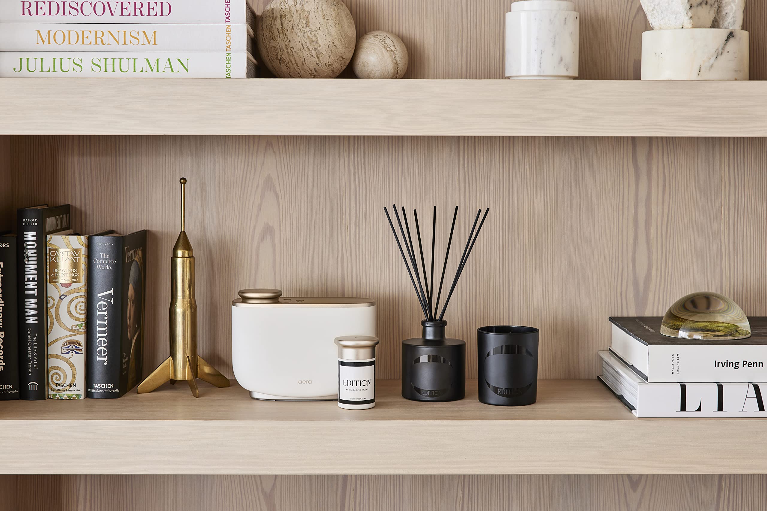 EDITION Room Diffuser top view shows micro-droplet technology in action