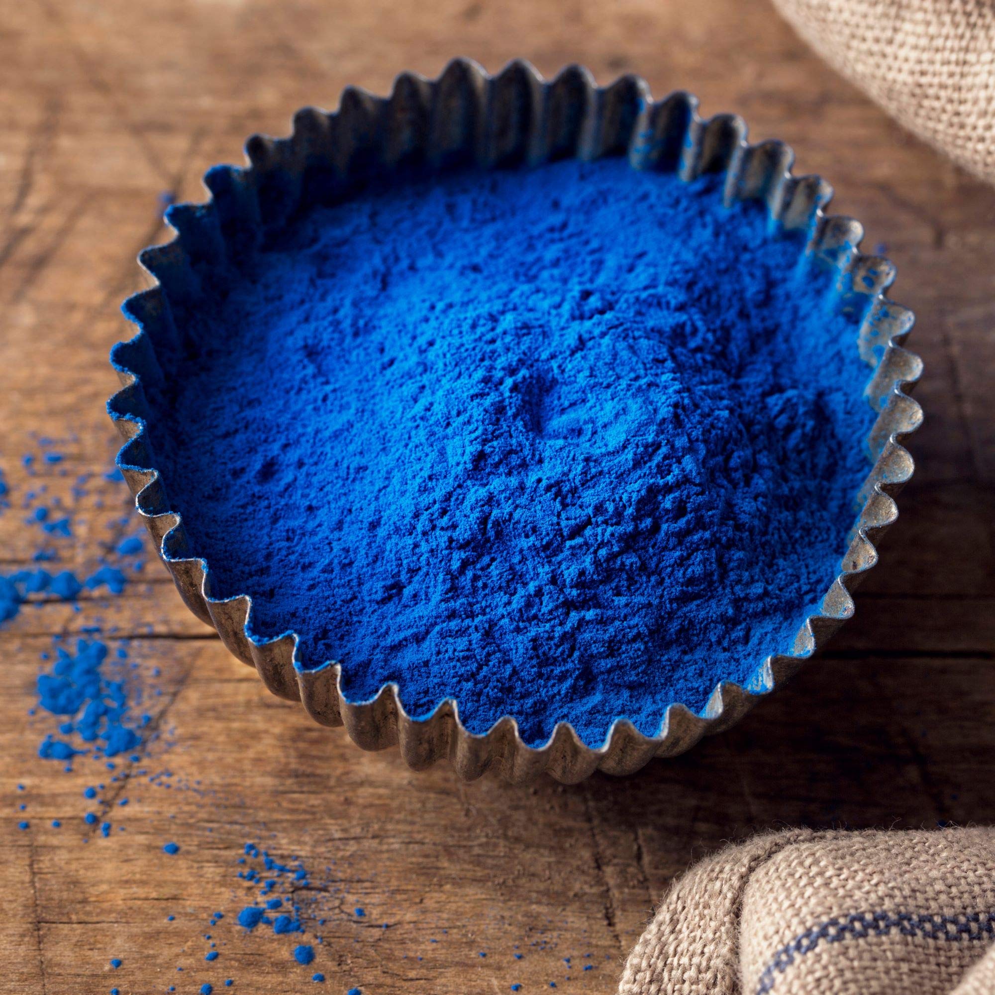 Ellie's Best blue spirulina odorless powder blends easily without altering flavor.