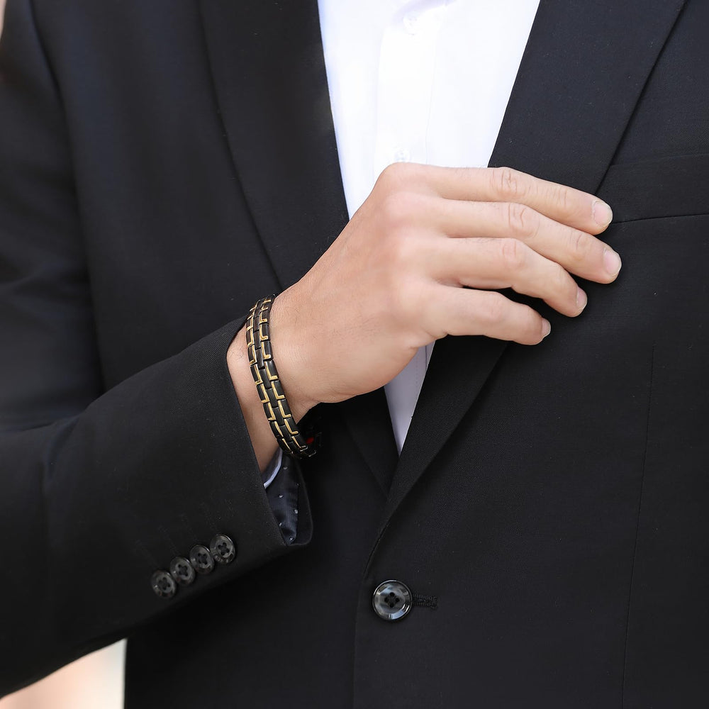 Emmori adjustable links enable a personalized wrist fit.