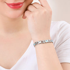 Emmori secure clasp design prevents accidental openings during activities.