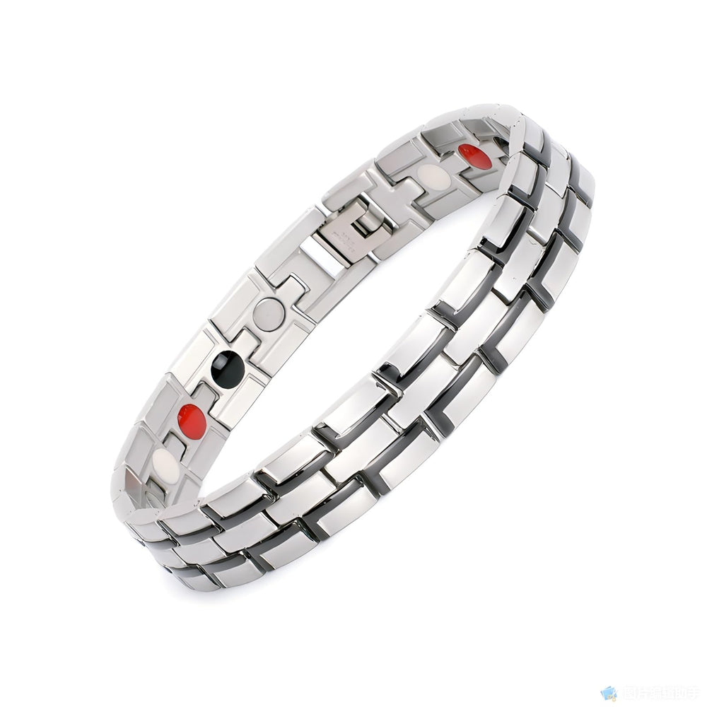 Emmori stainless steel magnetic bracelet close-up for daily style and gentle comfort.