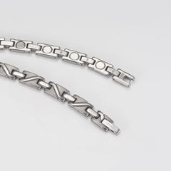 EnerMagiX wearable style demonstrates versatile accessory for work and evenings