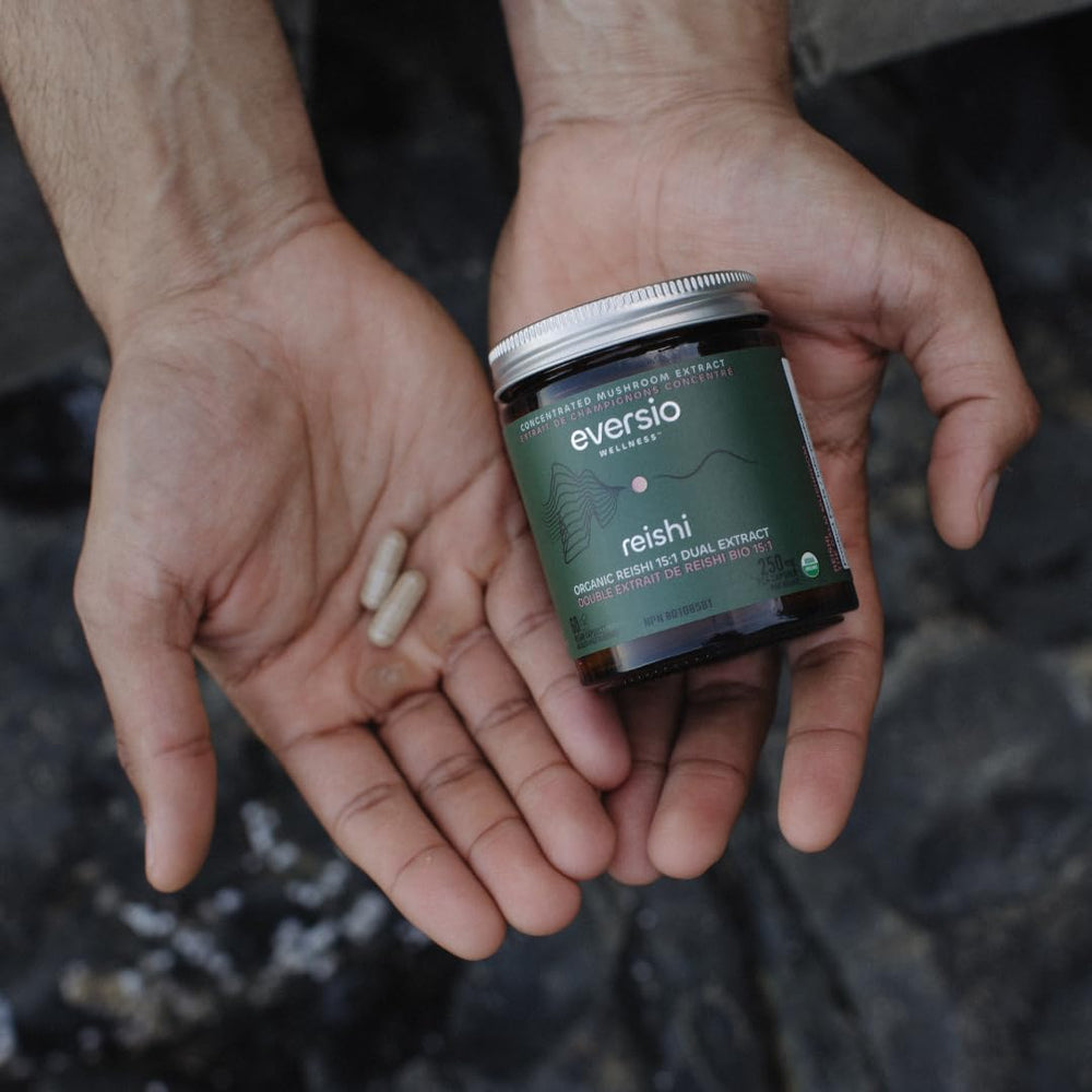 Eversio Wellness Reishi label closeup shows 15:1 dual extract potency.