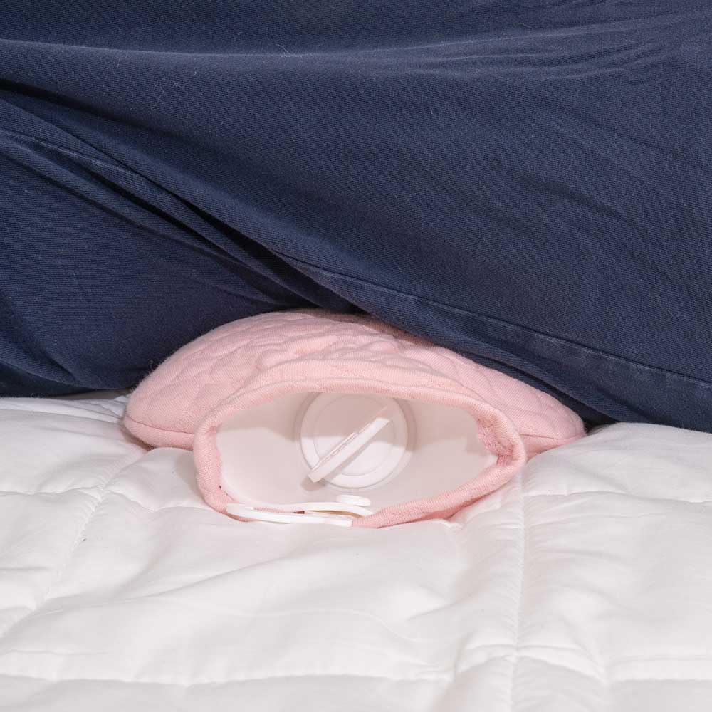 Screw cap prevents leaks while warming or cooling as needed.