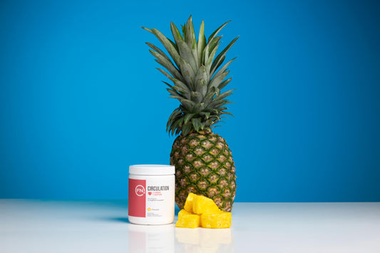 Fenix Nutrition Arginine Complete scoop dissolving in water for easy daily use.