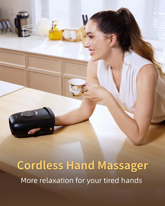 FIT KING finger-wrap massage focusing on knuckles for deeper relaxation