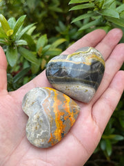 GAF Treasures Bumble Bee Jasper heart back view showing banding for inspiration