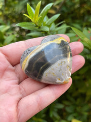 GAF Treasures Bumble Bee Jasper Puffy Heart side view showing color variation