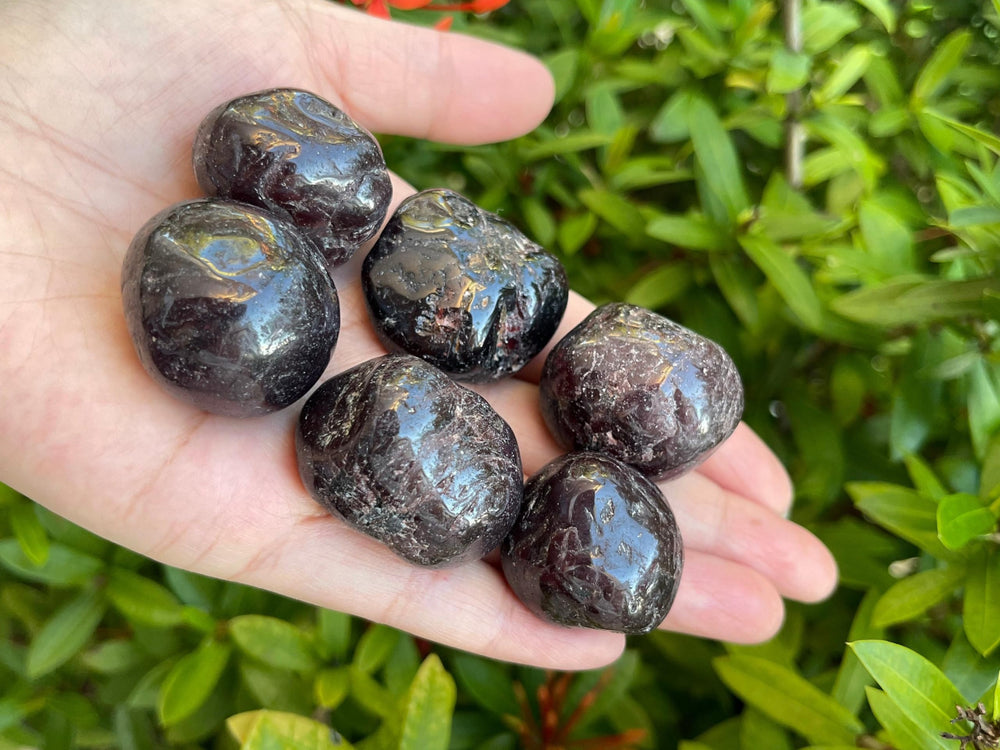 GAF TREASURES Garnet for Reiki Grid: powerful stones to support energy flow during sessions.