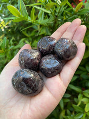GAF TREASURES Grade A Natural Stones: premium garnet for collectors and crystal grids.