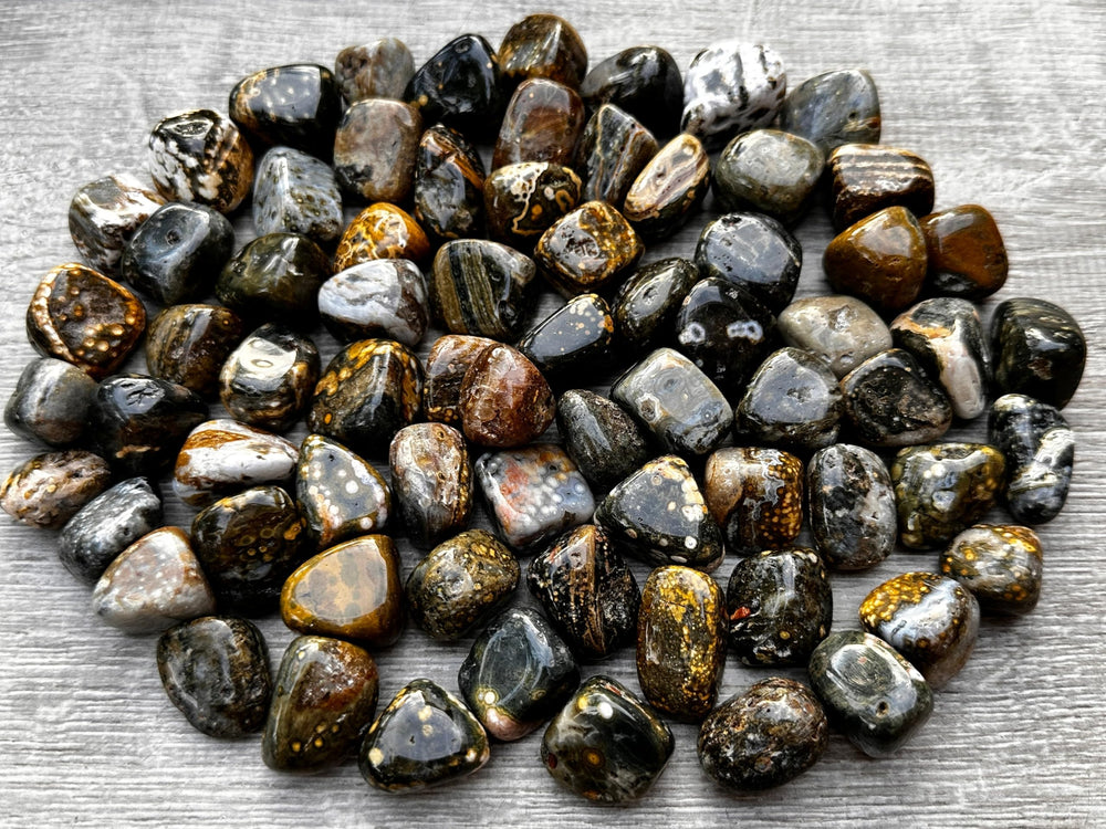 GAF TREASURES Ocean Jasper natural variations create a unique color tapestry.
