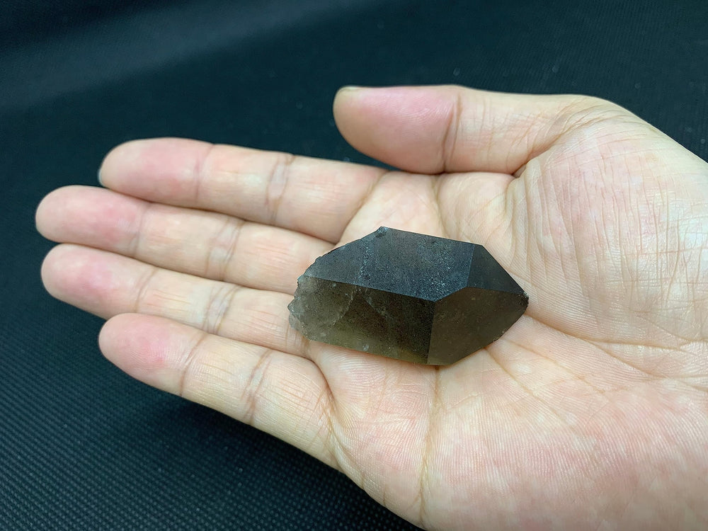 GAF TREASURES smoky quartz point size 1.3–2.5 inches offers variety.