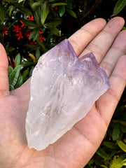 GAF TREASURES XL amethyst point, detailed surface for display and calm ambiance.
