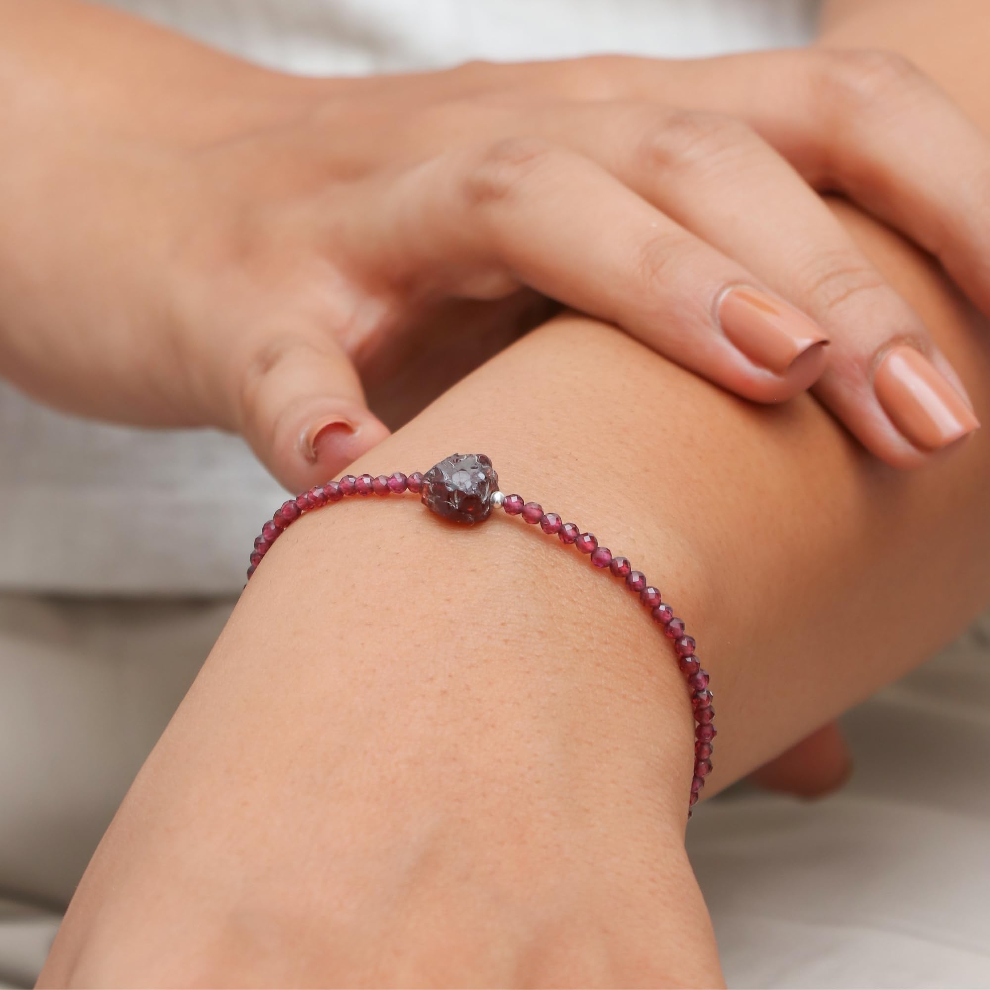Gempires adjustable 8-inch fit ensures comfortable wear.