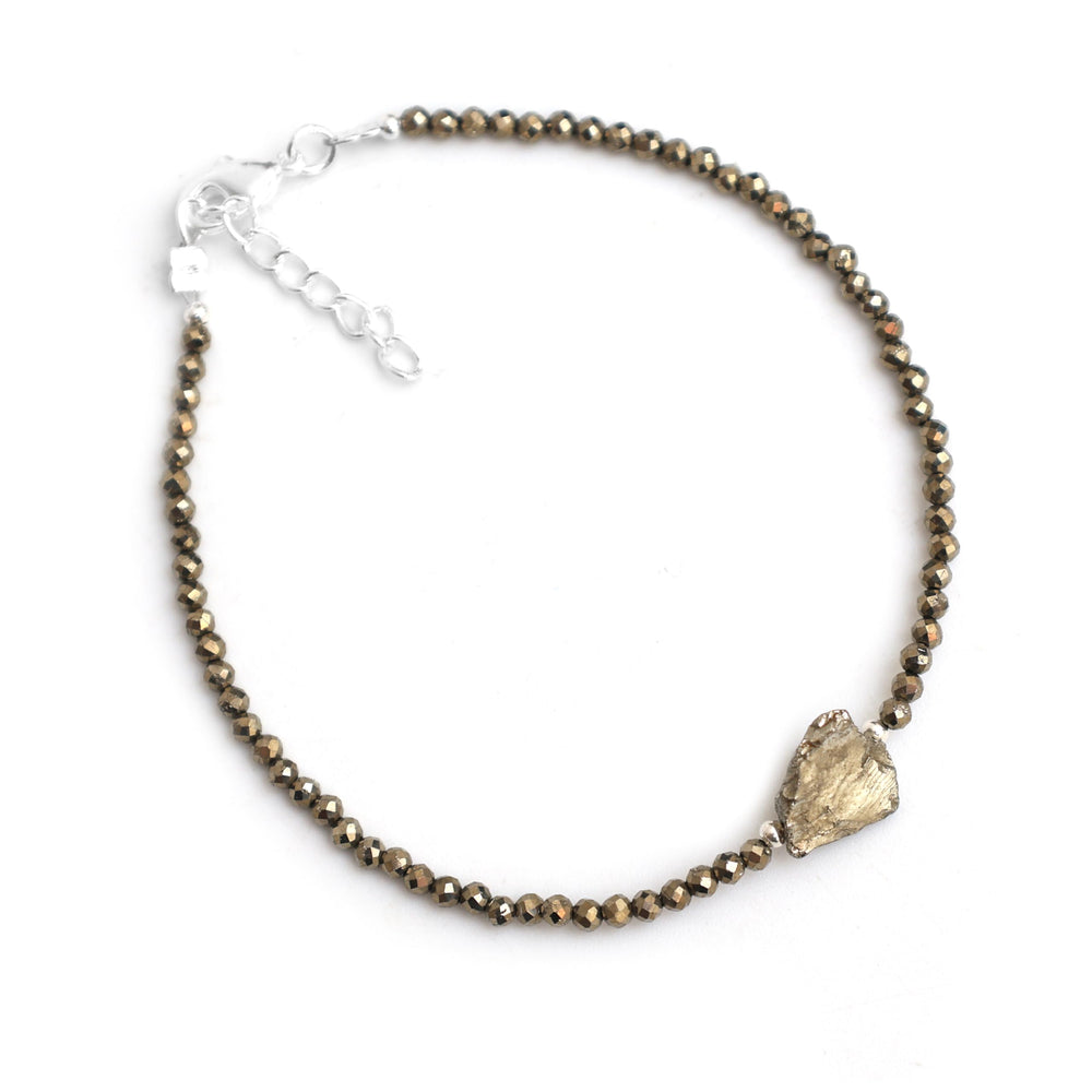 Gempires daily wear image highlighting easy-care and versatility.