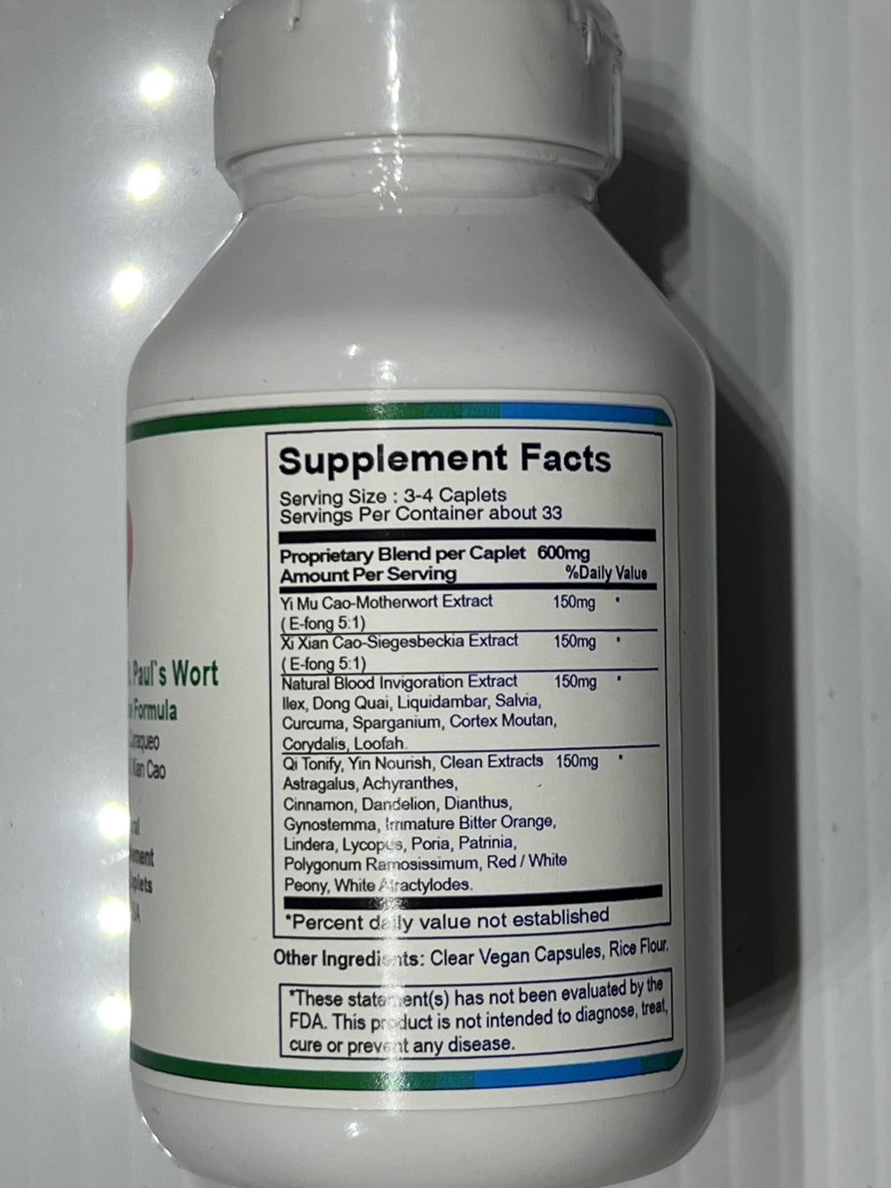Generic Motherwort St Paul’s Wort capsules close-up – vegetarian caplets with herbal blend.