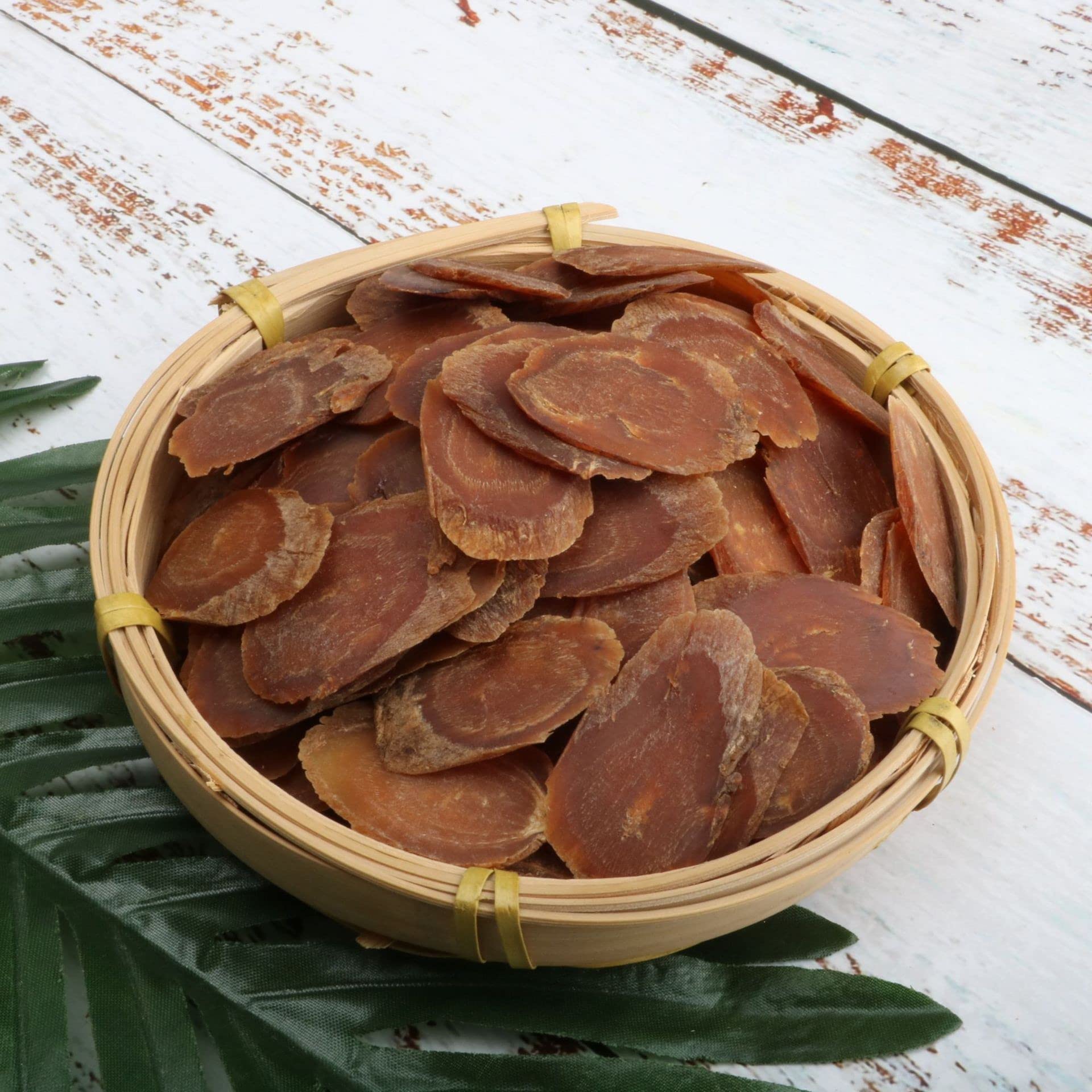 Generic Red ginseng tea brew with slices and hot water