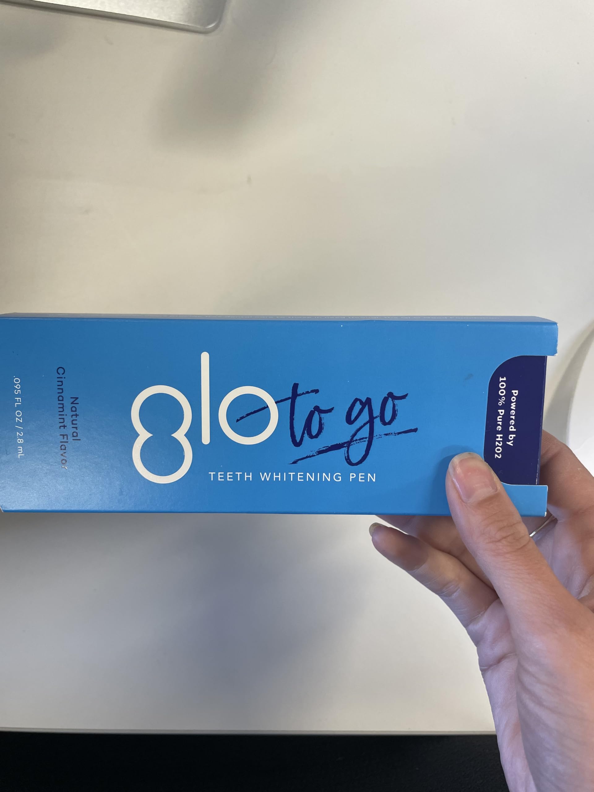 GLO Science Teeth Whitening Pen mint flavor delivering fresh breath.