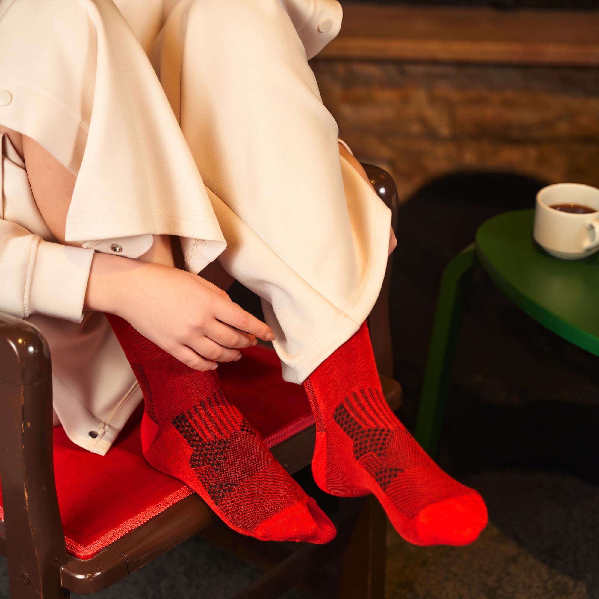GoWith on-foot image highlights non-binding fit and gentle support.