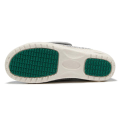 GudaFoot wide width design accommodates edema and swelling.