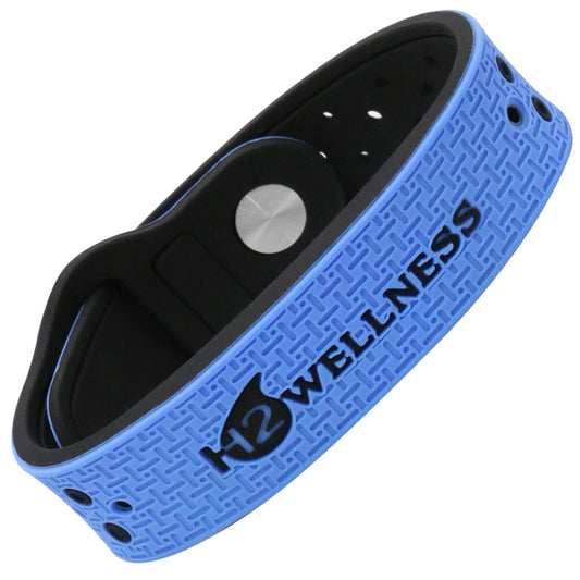 H2WELLNESS magnetic bracelet blue close-up for daily wear and comfort.