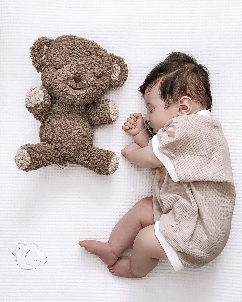 Happiest Baby SNOObear 30/60 minute sound options promote calm moments.