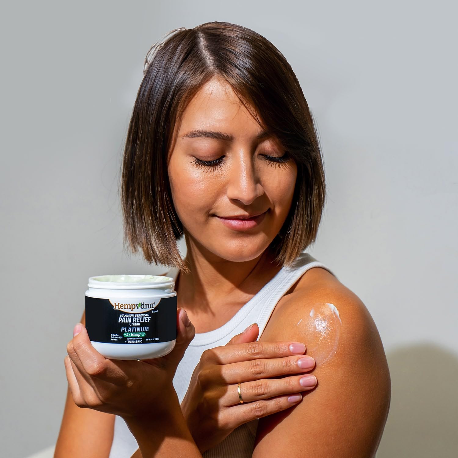 Hempvana Platinum cream texture close-up for smooth, non-greasy feel