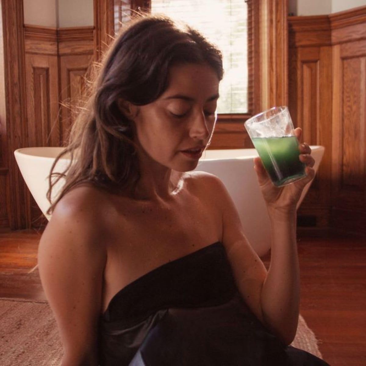 HigherDOSE Detox Drops being added to water for a refreshing detox ritual.