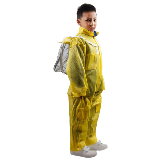 Detachable veil on HunterBee Kids suit for quick setup and clear visibility.
