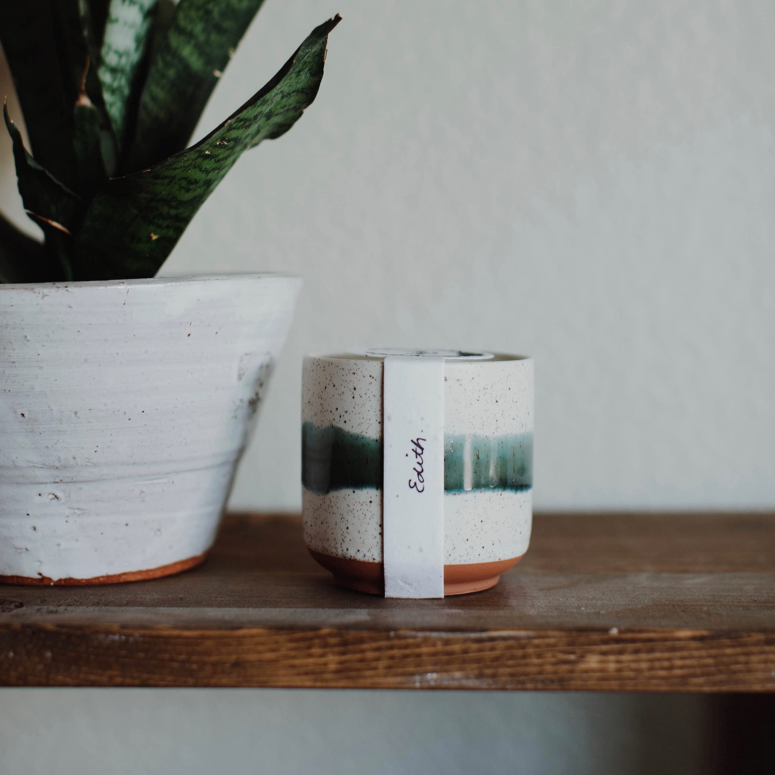 Hyggelight Edith product box highlights premium candle experience.